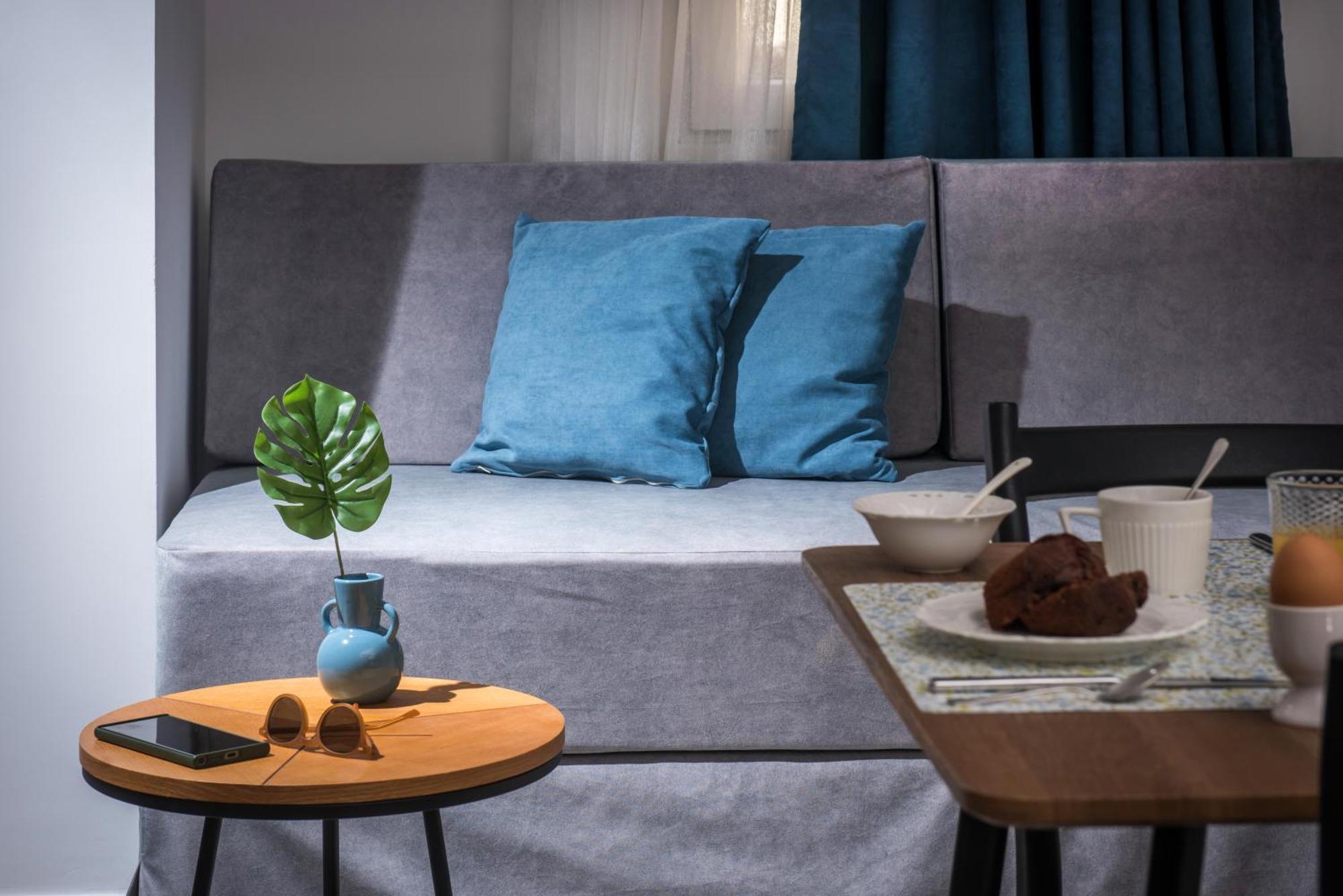 Apartment Lotus Studios
